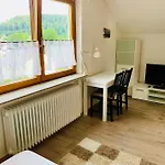 Habitación en casa particular Goncalves, Komplette Mit Parkplatz Und Wallbox Vor Der Tür Calw