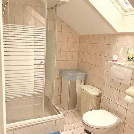 Goncalves, Komplette Mit Parkplatz Und Wallbox Vor Der Tür Habitación en casa particular Calw